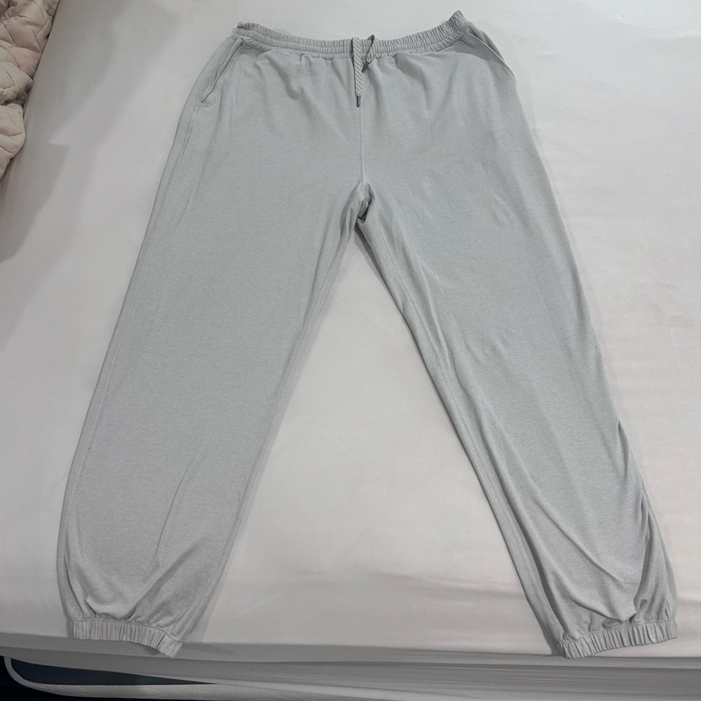 Vuori Performance Joggers size L